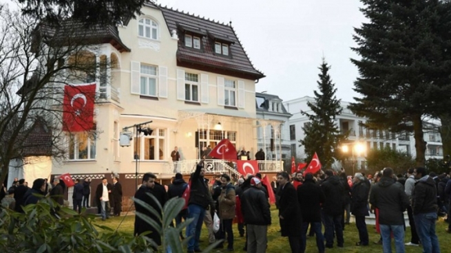 ئەڵمانیا رەگەزنامە لە نزیكەی یەك ملیۆن هاووڵاتی بە رەچەڵەك تورك وەردەگرێتەوە