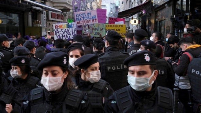 ئیستەنبۆڵ... 13 كەس لەسەر سووكایەتیكردن بە ئەردۆغان دەستگیر كران