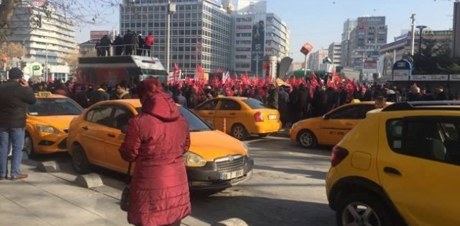 خۆپیشاندانی هاووڵاتییانی ئەنقەرە دژی کردە خۆکوژییەکانی پەکەکە 
