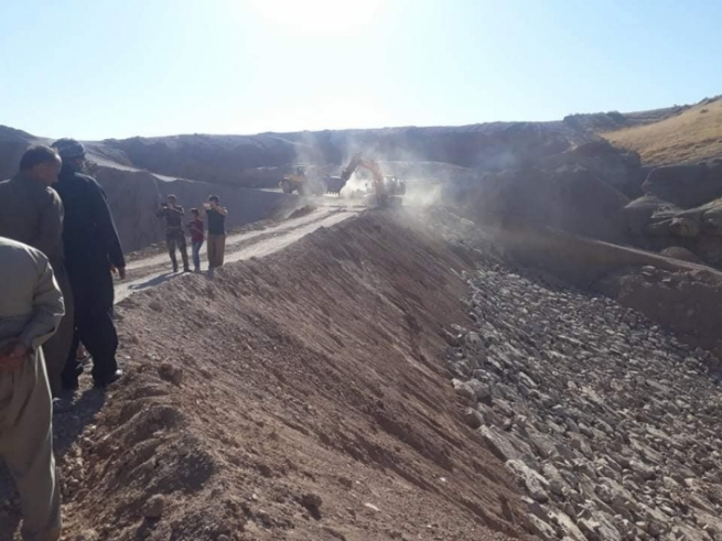 ھاووڵاتییانی گوندێکی کۆیە لەسەر ئەرکی خۆیان بەنداوێک دروست دەکەن