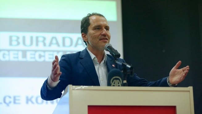 كوڕەكەی نەجمەدین ئەربەكان رەخنە لە ئەردۆغان دەگرێت