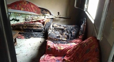 بارەگای فەرمیی ئەنەکەسە لە عامودا سوتێندرا 