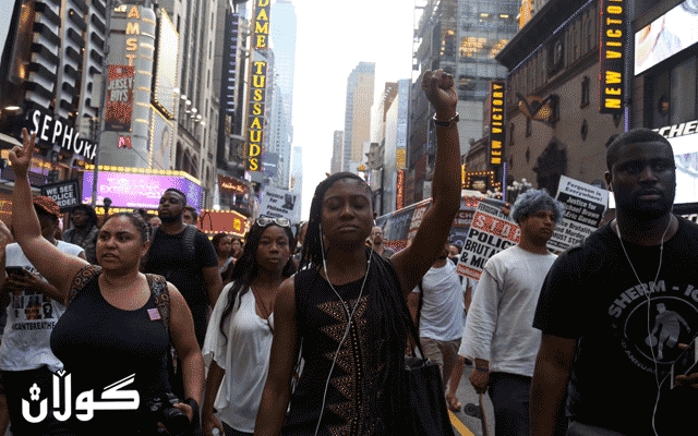  خۆپیشاندەران داوای لەسەر کار لادانی ترەمپ دەکەن 