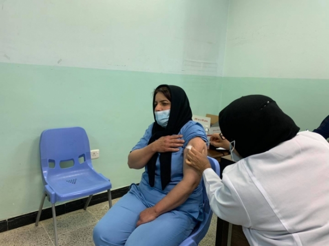 ئەمڕۆ لە دەربەندیخان کارمەندانی تەندروستی ڤاکسینی کۆرۆنایان وەرگرت