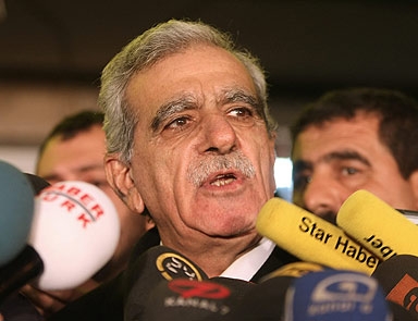 ئه‌حمه‌د تورك داوایه‌ك له‌ بارزانی ده‌كات