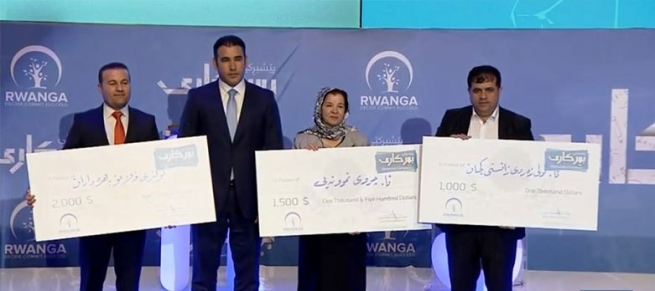 په‌روه‌رده‌ی هه‌ولێر خه‌ڵاتی رێزلێنانی به‌خشییه‌ به‌ڕێوه‌به‌ری 3 قوتابخانه‌