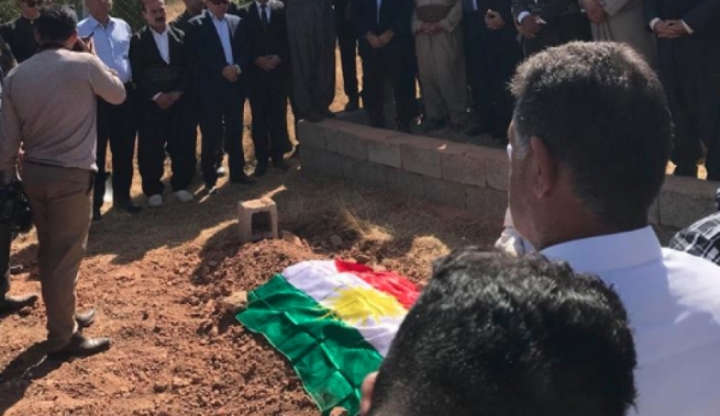 بە رێوڕەسمێک تەرمی هاوسەری هەژاری شاعیر بە خاک سپێردرا