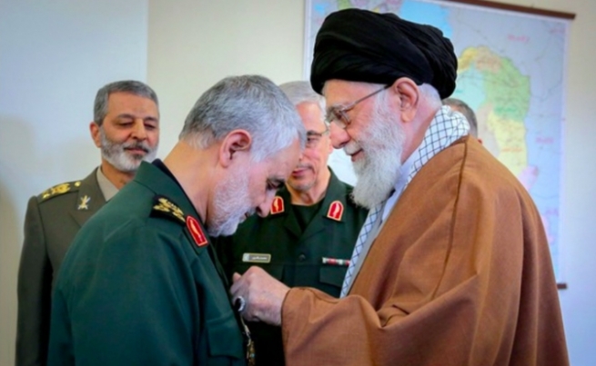 خامنەیی وەڵامی سزاکانی ئەمریکا دەداتەوە