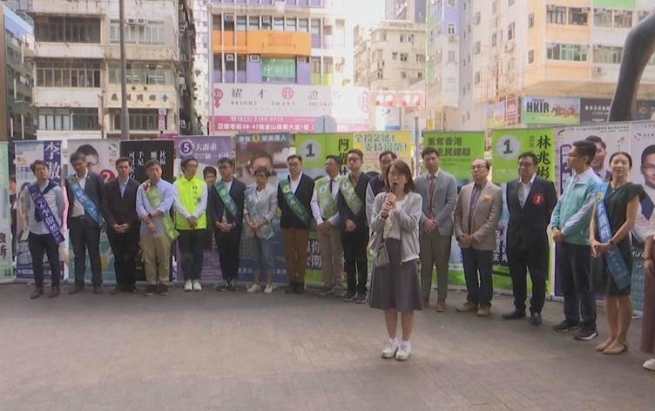 خەڵکی هۆنگ کۆنگ وەک گشتپرسی لە هەڵبژاردنی ئەنجوومەنی شارەوانییەکان دەڕوانن