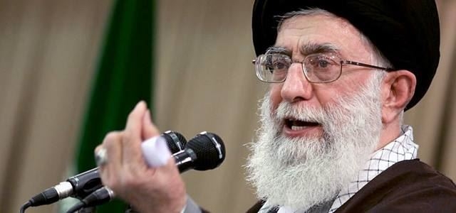  خامنەیی: بەتووندی دەستوەردانی سەربازی ئەمریکا لە عێراق رەتدەکەینەوە 