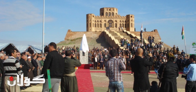 په‌رده‌ له‌سه‌ر په‌یكه‌ری محه‌مه‌د پاشای جاف لادرا