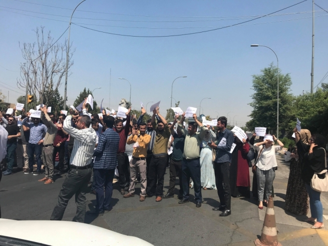 مامۆستایانی گرێبەست لەبەردەم ئەنجومەنی وەزیران گرد بوونەوە