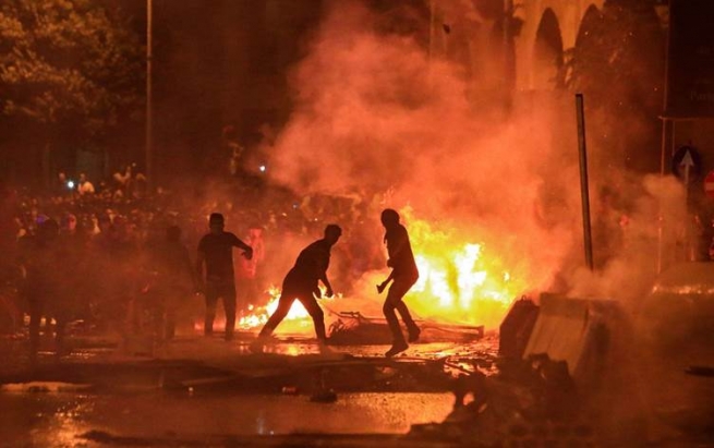 حەسەن نەسڕوڵڵا: پشتیوانی لە دەستلەکارکێشانەوەی حکومەت ناکەین