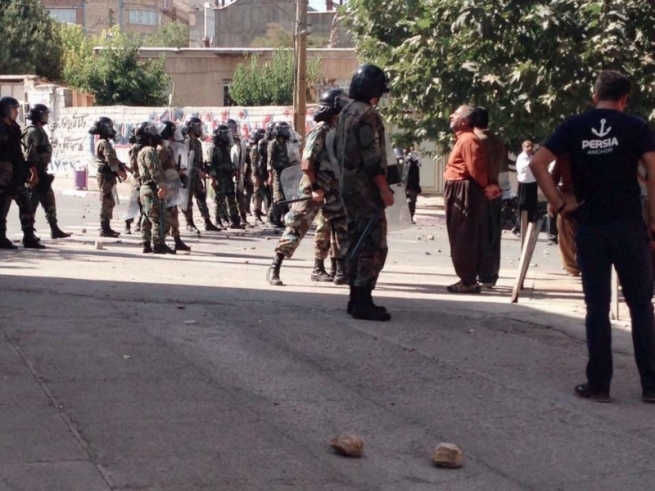 خۆپیشاندانێکی گەورە لە شارێکی ڕۆژهەڵاتی کوردستان بەڕێوە دەچێت