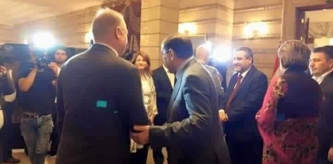 شاندەکەی یەکێتی و گۆڕان دوای دەیان ساڵ خەڵک بەشیعرێکی پیرەمێرد 