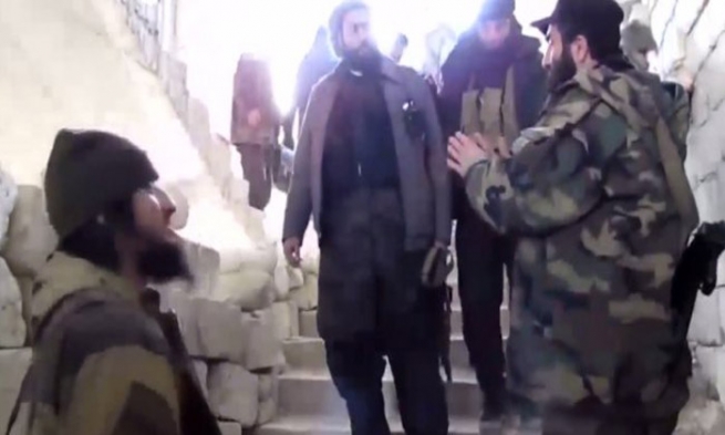 چەکدارێکی داعش پەیوەندییەکانی خۆی و دەزگایەکی هەواڵگریی ئاشکرا دەکات 