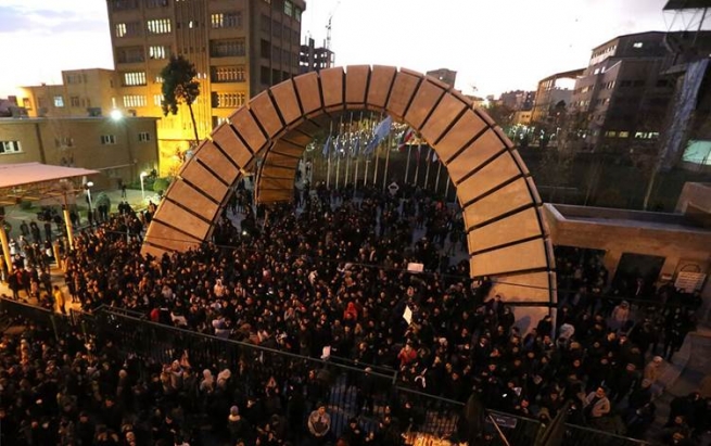 لە تاران و چەند شارێکی ئێران دژی بەئامانجکردنی فڕۆکە ئۆکراینییەکە خۆپیشاندان دەکرێت