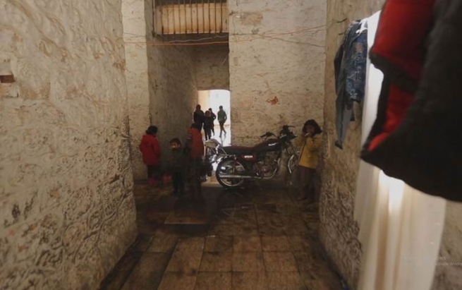 بەشێک لە ئاوارەبووانی سووریا زیندانێکی کۆن دەکەنە ماڵ