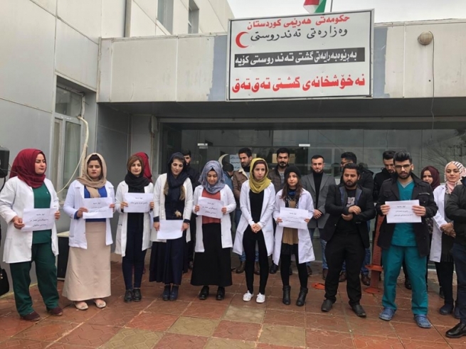  كارمەندانی خۆبەخشی نەخۆشخانەی تەقتەق گردبوونەوەیەكی ناڕەزایەتییان ڕێک خست 