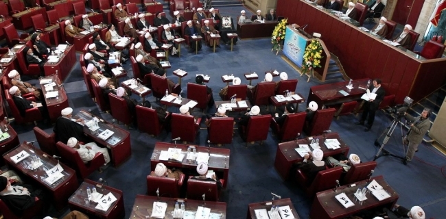  پەرلەمانی شارەزایانی ئێران: دژی هەرچەشنە وتووێژێک لەگەڵ ئەمەریکاین 