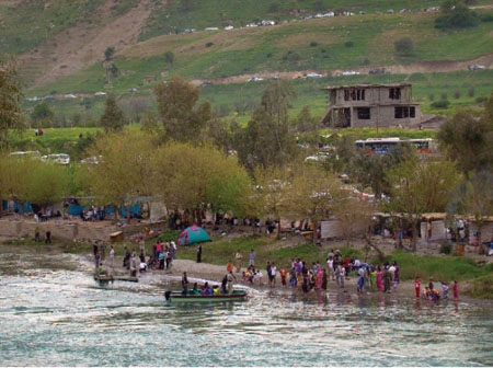 لە دووكان و كونه‌ماسی دوو گەنج خنکان 