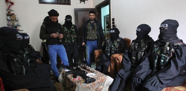  داعش چەكدارە ژنەكانی لەناو شاری مووسڵ بڵاودەكاتەوە 