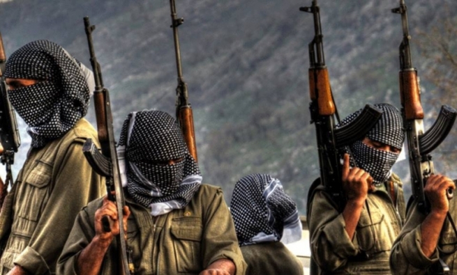  پەكەكە ب ناڤێ‌ خەلكێ‌ شنگال دێ‌ خوەپێشاندانێ‌ كەت 