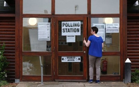  دەنگدان لە گشتپرسییەكەی بەریتانیا كۆتایی هات 