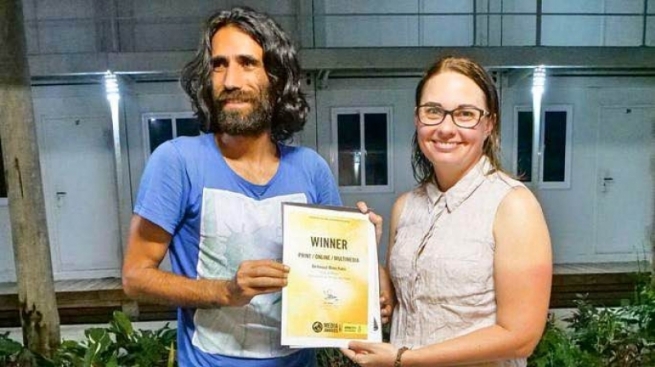  ڕۆژنامەنووسێکی کورد خەڵاتی ڕێکخراوی لێبوردنی نێودەوڵەتیی پێ بەخشرا 