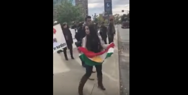 کوردانی کەنەدا ئاڵای عێراقیان لە باڵیۆزخانەی ئەو وڵاتە ھێنا خوارەوە