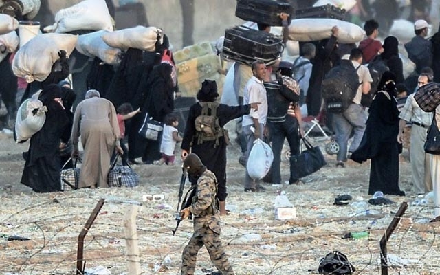  سەدان خێزانی چەکدارانی داعش لە رەققە هەڵدێن 