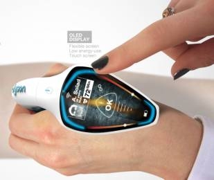 ئامێرێك كاری پشكنینی خوێن دەكات