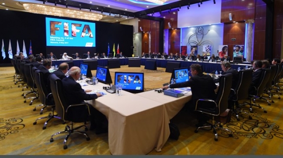 یەكێتی تۆپی پێی نێودەوڵەتی چەند بریارێك دەدات