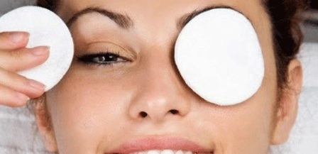 بەم رێگایانە دەتوانی خۆت بپارێزی لە رەشبوونی دەوروبەری چاوەكانت