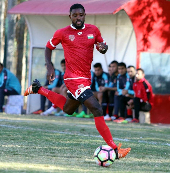 سێ یاریزانی پێشەگەر لە یانەكانیان دوورخرانەوە