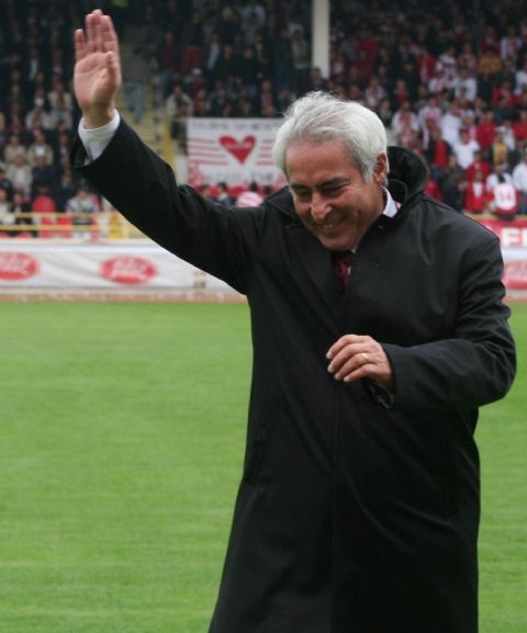 راهێنەرێكی توركی پاڵێوراوە بۆ وەرگرتنی راهێنەرایەتی یانەی هەولێر