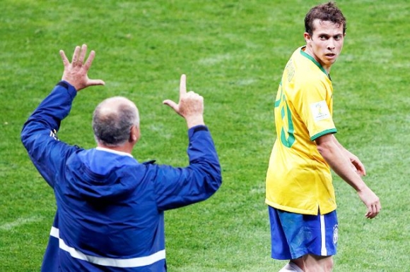 وێنەیەكی سكۆلاری هەرا دەنێتەوە