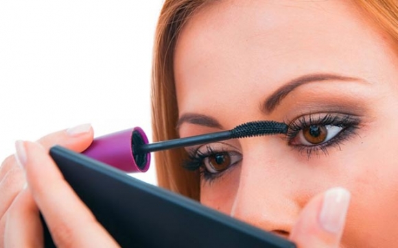 چۆن چاوەكانت  گەورەو گەشاوەتر دەردەكەوێت