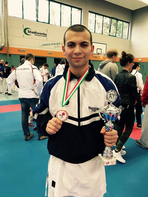 کوردێک لە ئەڵمانیا دەدروشێتەوە