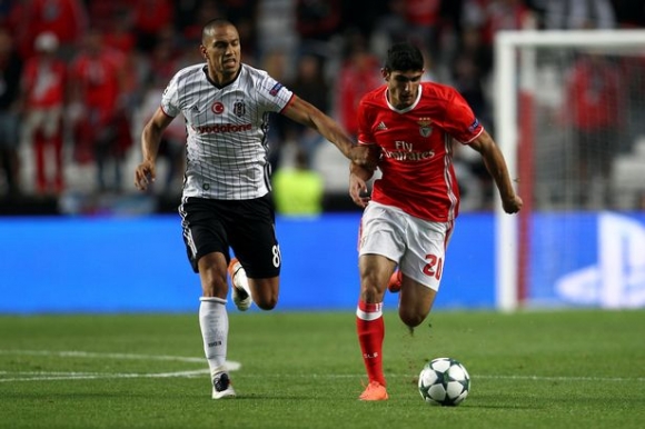 ناپۆلیش چاوی لە یانەکان کرد