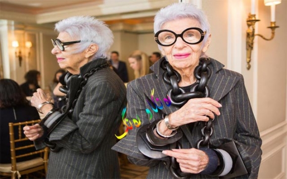 نمایشكارێك تەمەنی سەدەیەكە