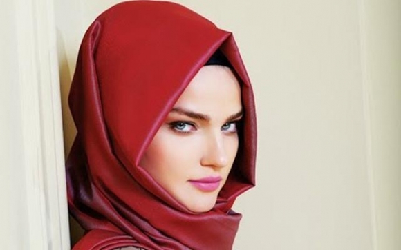 خانمانی لەچکپۆش..چۆن پارێزگاری لە قژەکەت دەکەیت؟