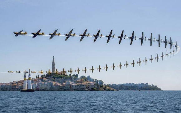 جوانترین و سەیرترین نمایشی فرۆكەوانی !