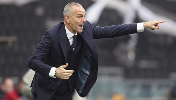 ئەنتەر ڕاھێنەرەکەی بەرێ کرد