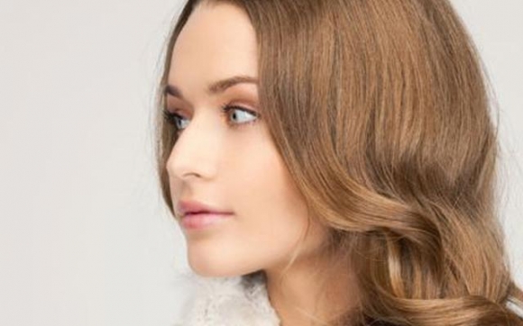 چۆن ڕەنگە نوێیەکەی قژت لادەبەیت؟