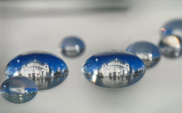 وێنەگرتن لە نێو دڵۆپە ئاو