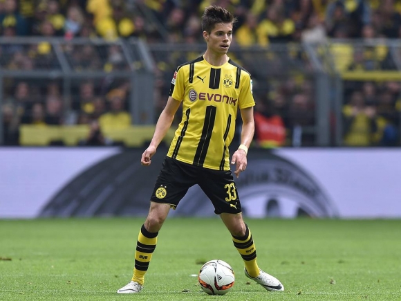 ریال گرنگی بە لاوێکی ئەڵمانی دەدات