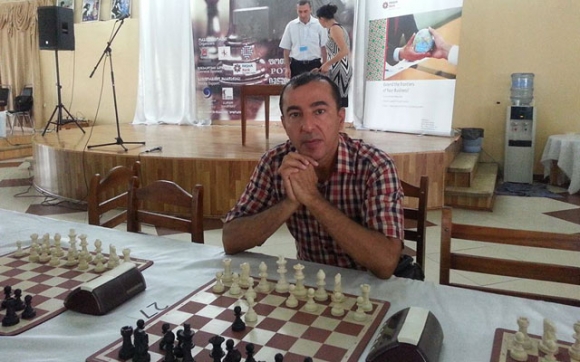 هەرگیز لەگەڵ ئەوە نیم یاریزان و راهێنەری بیانی بهێنن