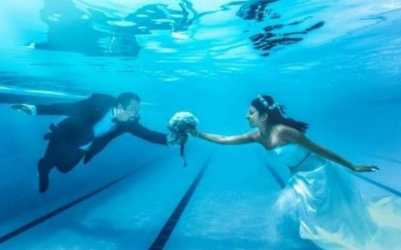 ئاهەنگی هاوسەری لە ژێر ئاودا