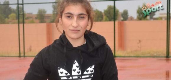 عائیشە حەمەد یاریزانی تۆپی فوتساڵ: لە پاڵ خوێندنەكەم لایەنی وەرزشییش فەرامۆش ناكەم